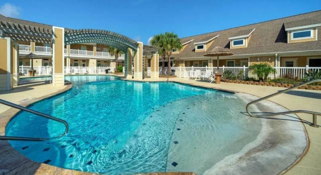 Коттедж с 4 комнатами с балконом The Beautiful Place by Avantstay Mins to Beach Family-friendly Pool