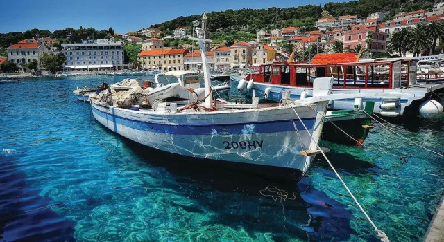Stunning Apartment in Hvar With 1 Bedrooms and Wifi, Забронировать Апартаменты/квартира Хвар Остров Хвар, рядом с Частный Пляж «Си Ю Румс»