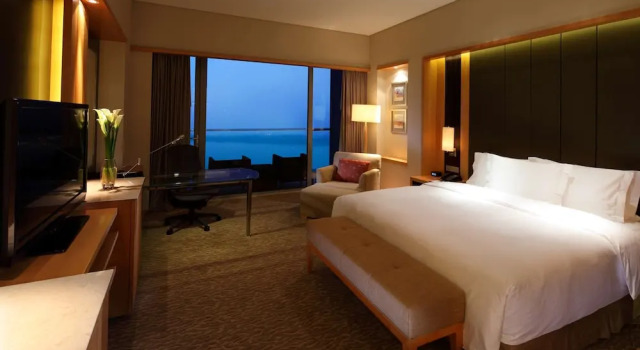 Двухместный номер Deluxe с балконом Hilton Nanjing Riverside