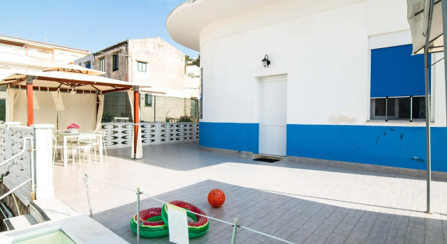 Seafront Apartment in Villa with Swimming Pool and Parking, Book Apartment Hotels in Sicily with a Pool, Swimming Pool