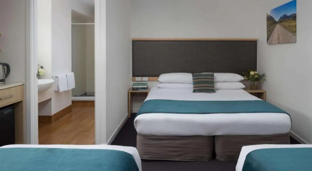 Семейный номер Standard WQ Wellington Quarter Hotel