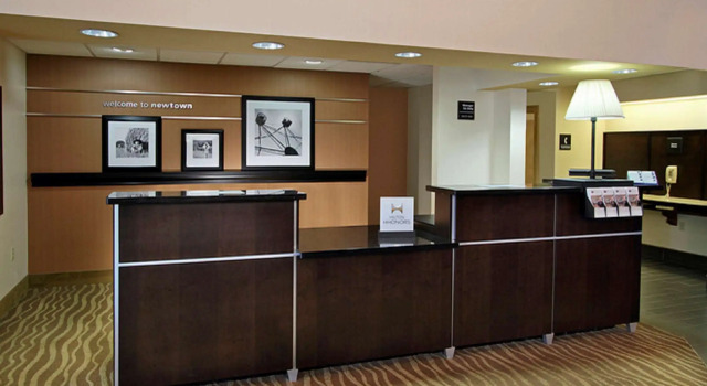 Hampton Inn & Suites Newtown, Забронировать Отель Ньютаун Bucks County