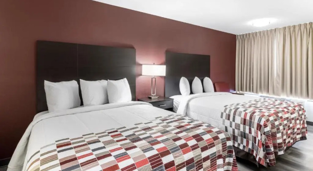 Четырёхместный номер Superior Red Roof Inn Dandridge