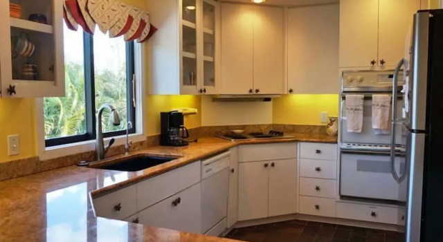 Коттедж Luxury KEN407 5 Bedroom Holiday Home by Marco Naples Vacation Homes
