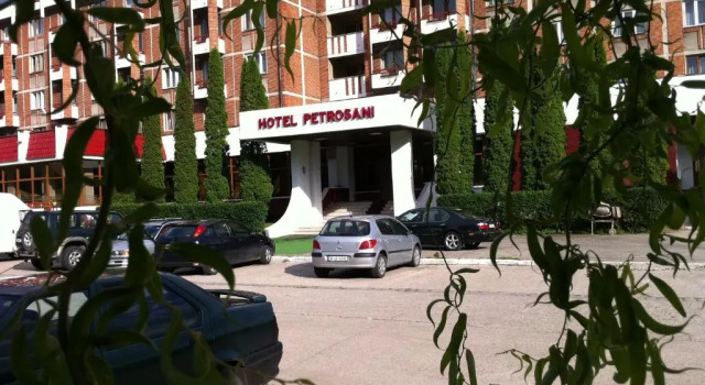 Hotel Petroşani, Rezervovat Hotel Hotely v Hunedoara s parkováním, Parkování