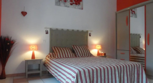 La Bastide des Roses, Prenota Bed & breakfast Régusse 
