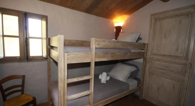 Auberge U Sirenu, Varaa Hostelli Giuncheto Korsika
