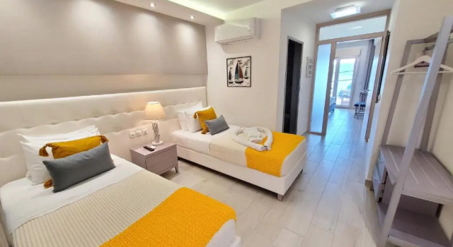 Deluxe Dina, Book Hotel Chrisi Akti 