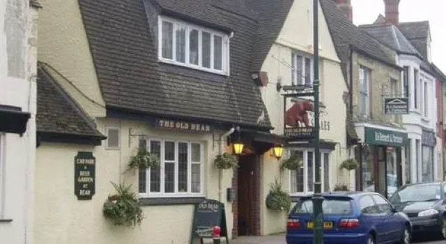 The Old Bear Inn, Забронировать Гостевой дом Криклейд Уилтшир