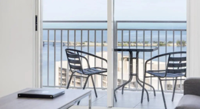 Люкс Luxury с 2 комнатами с балконом и с видом на воду Fortune House Hotel Suites