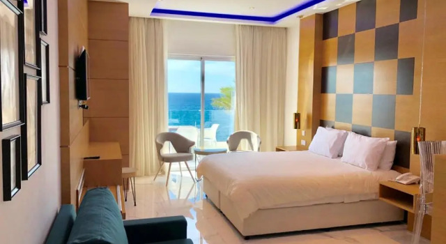Junior suite Vrachia Beach Resort