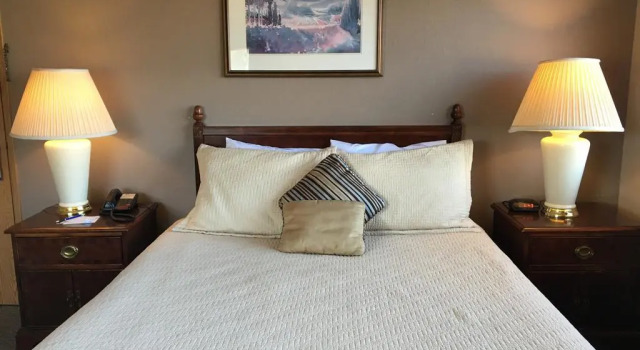 Standard Neljän hengen huone Timber Lodge Inn