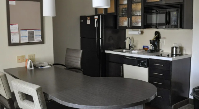Двухместный люкс Candlewood Suites Louisville Airport by IHG