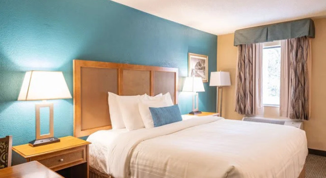 Четырёхместный номер Standard Best Western Charleston Inn