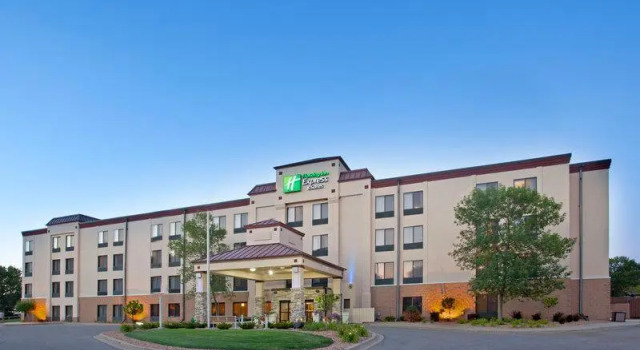 Одноместный люкс c 1 комнатой Holiday Inn Express Hotel & Suites Minneapolis - Minnetonka by IHG