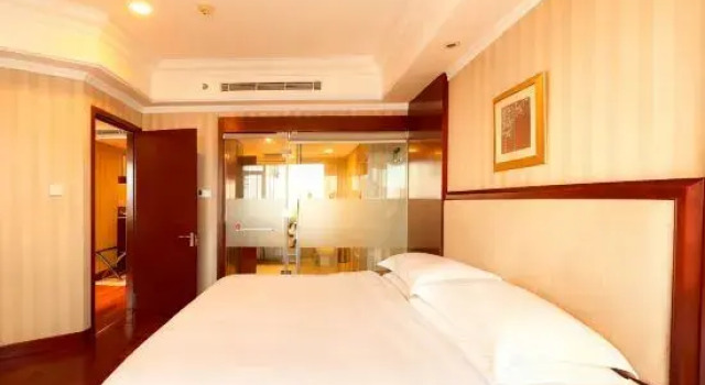 Люкс Business Enrichee Gloria Plaza Hotel