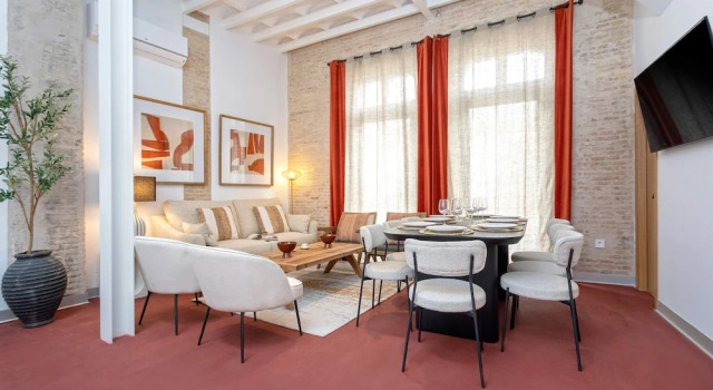 Апартаменты Cozy 3BD Duplex With Private Pool in Seville Center Gran Poder III