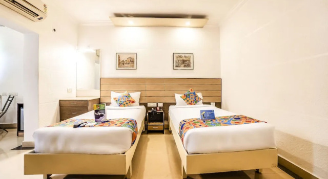 Номер Premium FabHotel Flamingo Anna Nagar