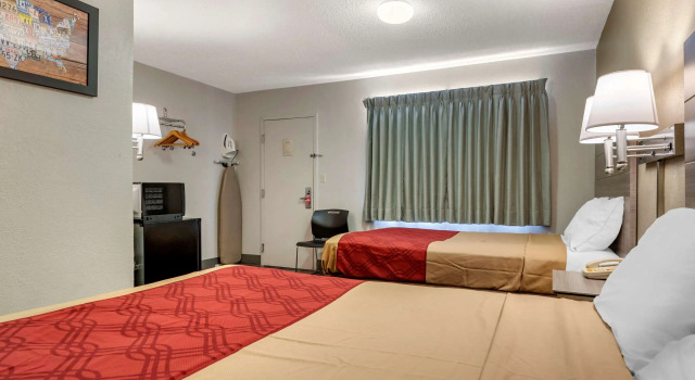 Четырёхместный номер Standard Econo Lodge Dewitt I-90