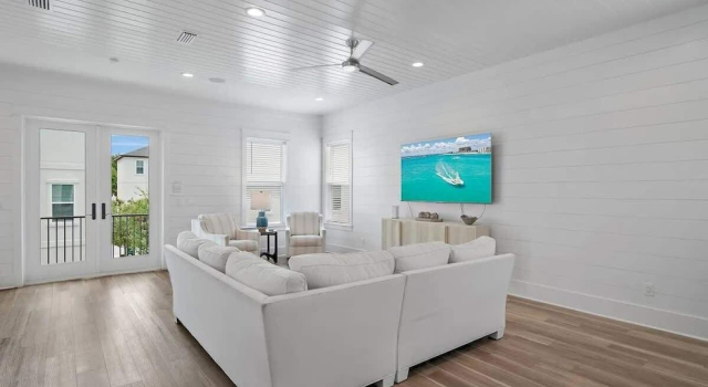 3-story Comfortable Home Near the Beach