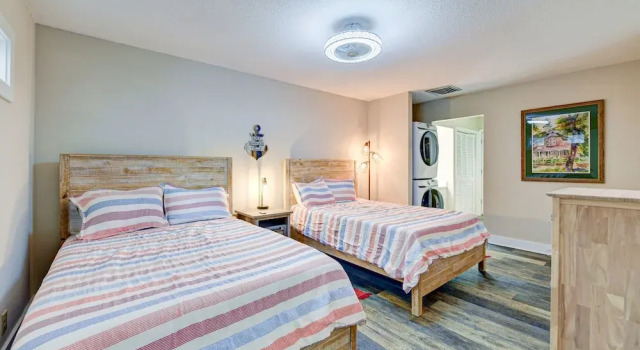 Sleek Golf-front Condo With a Washer/dryer, Deck, & Central AC - dog Friendly, Prenota Appartamento Hotel a Georgia con parcheggio, Parcheggio