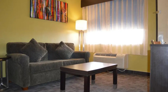 Люкс Days Inn by Wyndham Carlsbad
