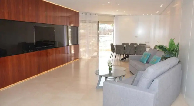 Апартаменты с 3 комнатами с балконом Renovated White 3BD next to Beach - Pool