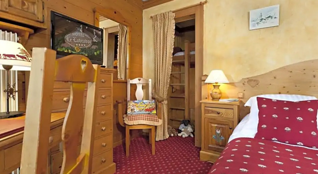 Апартаменты Chalet-Hotel Le Labrador, The Originals Relais