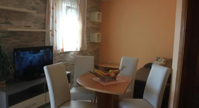 Семейные апартаменты с видом на море Apartments Dernaj