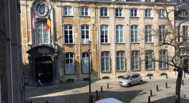 Catherina at Friday - BnB Antwerp Historic City Centre - FREE PARKING GARAGE, Забронировать Отель «постель и завтрак» Бизнес-отели Антверпена, рядом с De Wilde Zee, 4* 5*