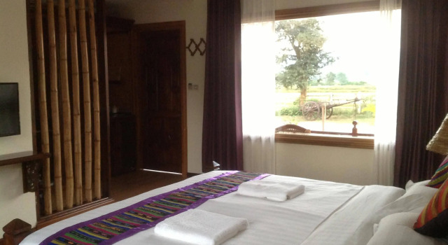 Mr. Charles Riverview Lodge, Book Feriehus Hsipaw 