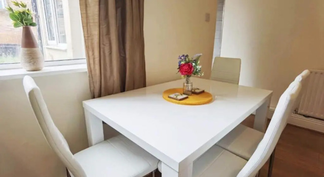 Kenrick Street Great house available for guests and contractors Parking and Wifi, Rezerwuj Hotel Nottingham Nottinghamshire