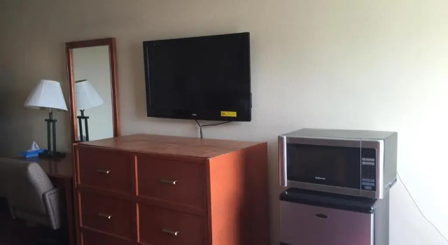 Четырёхместный номер Standard Super 8 by Wyndham Biloxi at the Beach