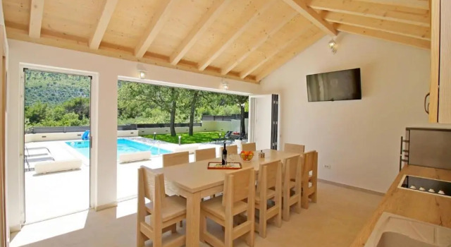 VILLA SKURA private heated pool 32m2, summer kitchen, 4 bedrooms, garden, Rezerwuj Willa Hotele w Split-Dalmatia County z parkingiem, Parking