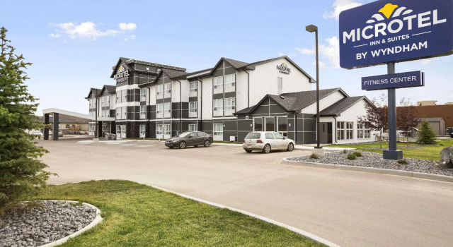 Люкс Microtel Inn & Suites by Wyndham Blackfalds Red Deer North