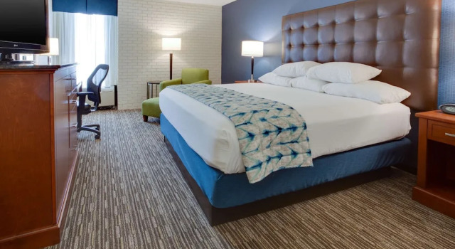 Номер Standard Drury Inn & Suites Nashville Airport