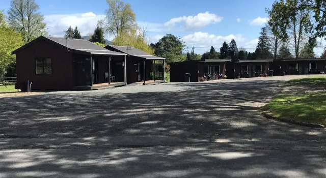 Кровать в общем номере Rotorua Thermal Holiday Park