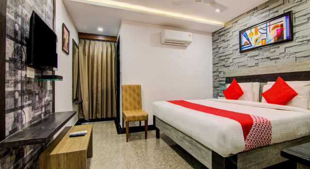 Capital O 10823 Pratibha Grand, Rezerwuj Hotel Hotele w Andhra Pradesh z parkingiem, Parking