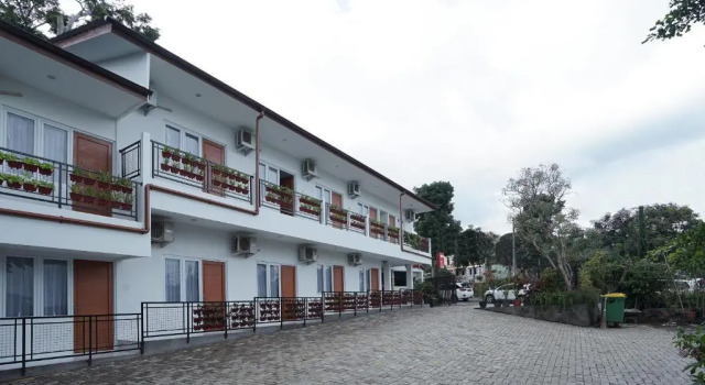 Urbanview Hotel Kazanan Lembang Bandung by RedDoorz, Book Hotel Billige hoteller i Parompong