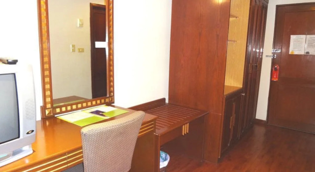 La Parranda Residence & Hotel, Забронировать Отель Отели Муниципалитета Пномпеня с парковкой, рядом с Русский рынок, Парковка