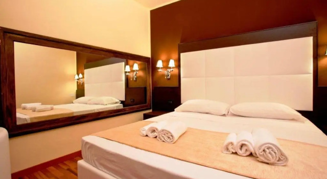 Двухместный номер Standard Momis Hotel