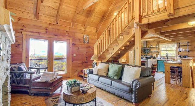 Mountain-view Deck Oasis: Cabin Near Attractions, Забронировать Отель Отели Пиджен-Фордж 3 звезды, рядом с Американские горки Смоки-Маунтин, 3*
