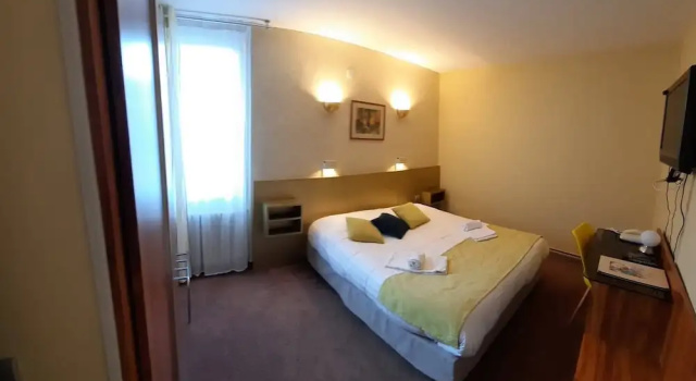 Двухместный номер Standard Logis Hôtels - Hôtel et Restaurant Le Lion dOr
