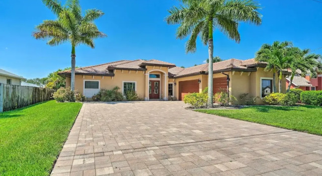 Private Pool & Grill: Canalfront Cape Coral Home, Забронировать Дом для отпуска Виллы Кейп-Корал, Вилла