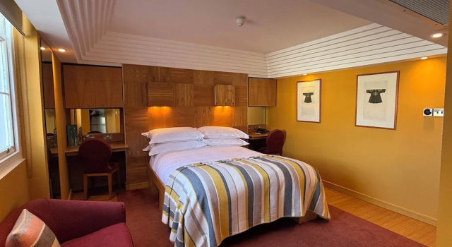 Номер Comfort Drakes Hotel