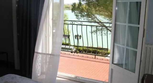 Standart oda Hostellerie du Lac
