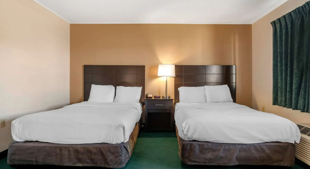 Четырёхместный люкс Rodeway Inn & Suites Rehoboth Beach