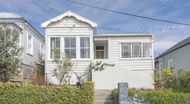 Large Spacious family home, close Devonport & Beaches