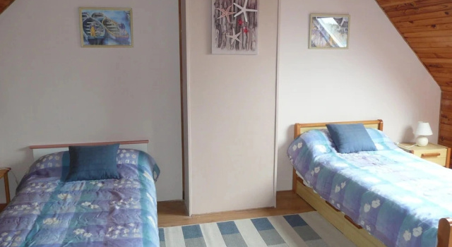 Coastal Garden Retreat Near Sandy Beach, Rezerwuj Dom wakacyjny Hotele w Bretania z parkingiem, Parking