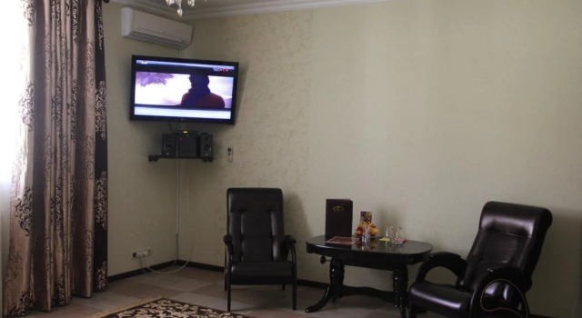 Neskuchny Sad Hotel, Rezerwuj Hotel Hotele w SAO Area z basenem, Basen
